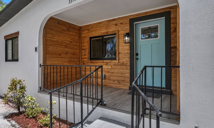 Tampa House | NEW! Luxurious HOT TUB 4 BR Home Central location BUCCS Stadium Downtown Beaches
