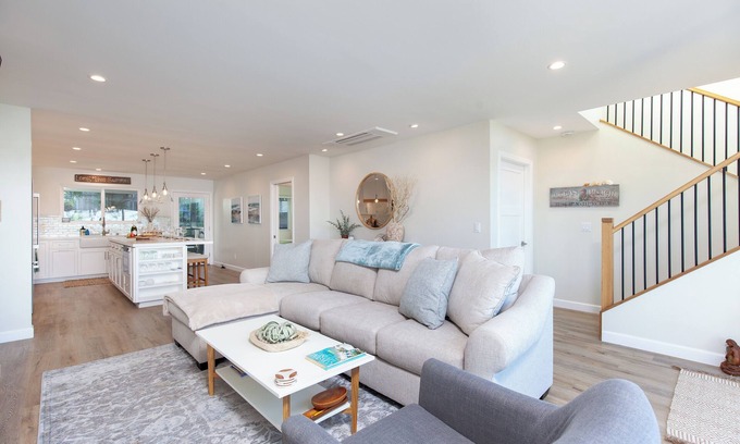 Ocean Beach House | New Luxurious Ocean Beach Home/private backyard!