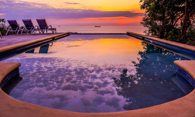 Antoneys Cay Condo | New Luxury 1 Bedroom SeaScape Condo in West Roatan w/Pool & Ocean Views