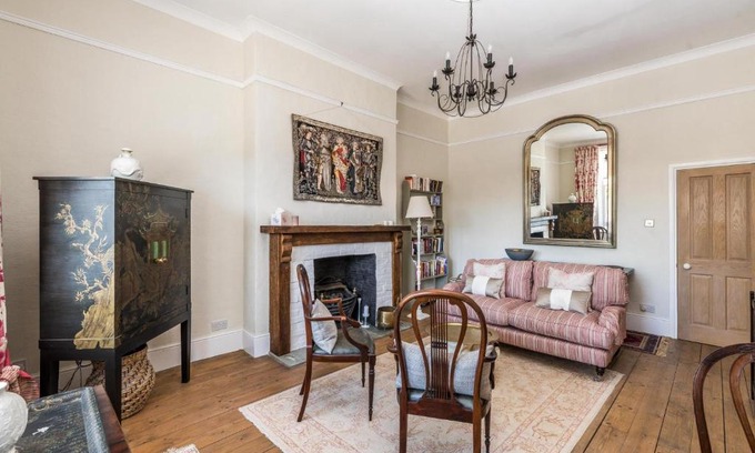 Addison Apartment | NEW Luxury 1BD Flat in Heart of Kensington Olympia