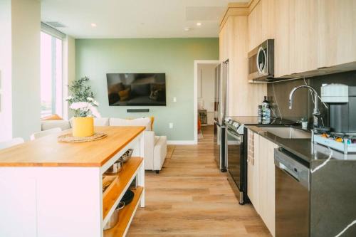 South End Apartment | NEW Luxury 1BR Penthouse Apt In Central Halifax