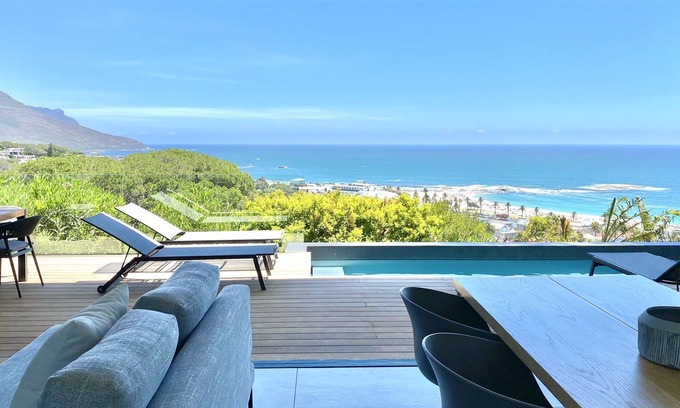 Camps Bay Apartment | NEW Luxury 2 Bedroom Epic Loft, walk to beach, restaurants. Solar backup power.