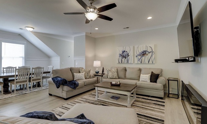 Hilton Head House | New Luxury 4 BR 3.5 BA Vacation Home 2 Kings 3 Queen Bikes & Beach Gear included