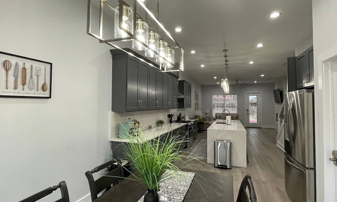 Fall Creek Place House | New Luxury 4BR/5BA Downtown Indianapolis