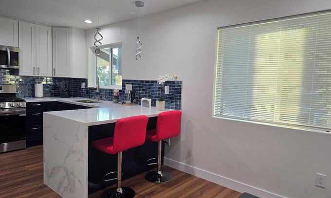 Southwest Anaheim Apartment | New Luxury apartment with AC/Free parking