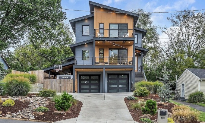 Shelby Hills House | New Luxury Custom House near Downtown, spacious & modern with Fun Amenities!