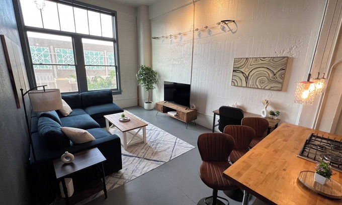 Rio Grande Condo | NEW! Luxury Downtown 2BR Loft with Parking