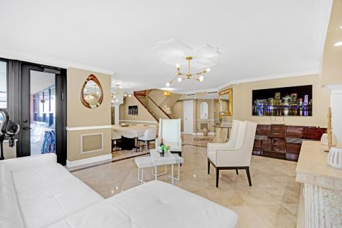 Mid Beach Apartment | New Luxury Miami Beach with private beach