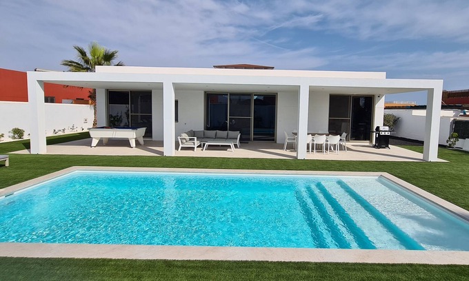 Costa de Antigua Villa | NEW Luxury modern Villa LiLa heated pool