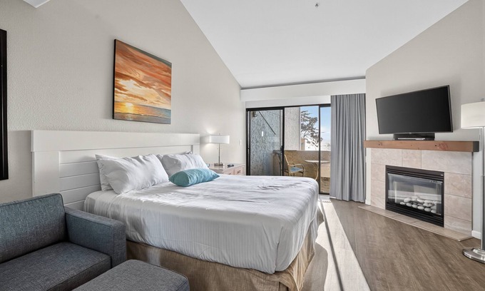 Rio del Mar Condo | NEW! Luxury Ocean View Condo - Heated pool and Spa