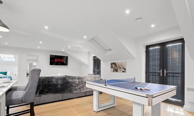 Wythenshawe Apartment | New Luxury Penthouse