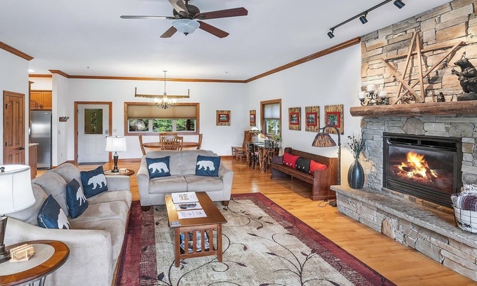 Whittier Condo | New Luxury Smoky Mountain Country Club Condo! Huge Deck with Gorgeous View!