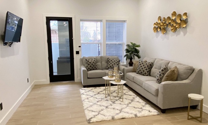 Escalon House | New Luxury Stay Private 2 bdrm 2bath town home in Escalon CA