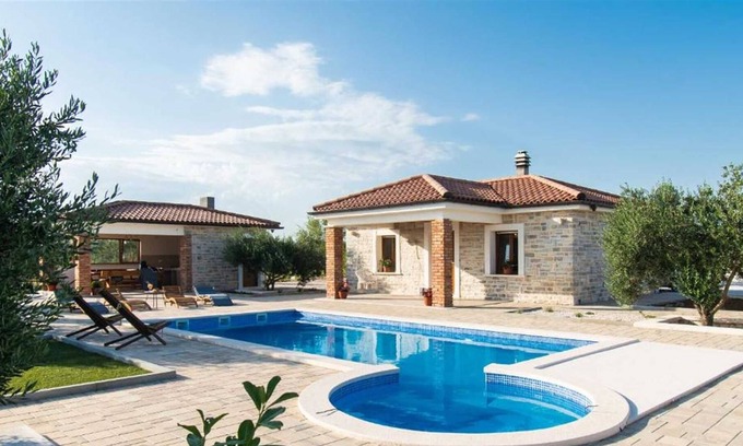 Cista Velika Villa | NEW luxury stone villa Lunis with pool
