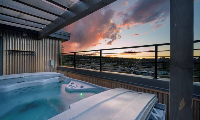 Old Town House | New Luxury Villa 103 /Rooftop Hot Tub & Lounge /Views /Best Price- $500 FREE Activities Daily
