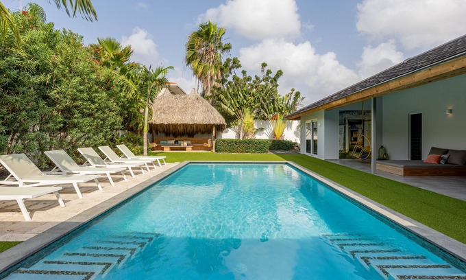 Jan Thiel Villa | New Luxury Villa 5 Minutes to the Beach and Restaurants/Shops