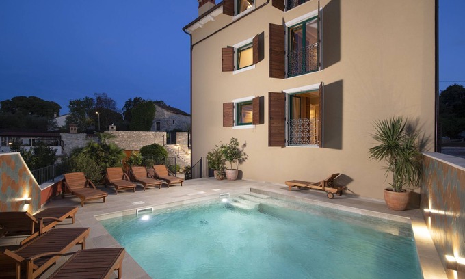 Bale Villa | NEW Luxury Villa Casa Nova with Game Room, Summer kitchen and heated Pool
