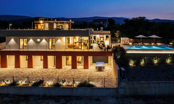 Zmijavci Villa | NEW! Luxury villa Colorful with 60 sqm heated pool, 6 rooms, sauna, jacuzzi