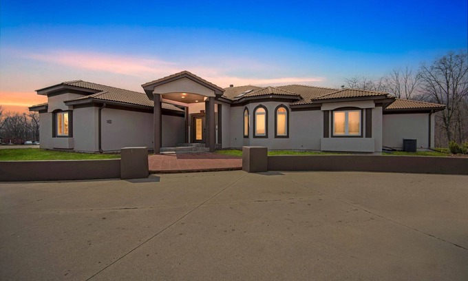 Laotto Villa | NEW! Luxury Villa with Spa, Fireplaces & Scenic Views