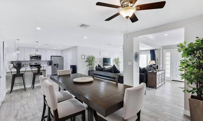 Tempe House | ♡NEW♡ MCCLINTOCK MODERN WITH LARGE BACK YARD AND POOL