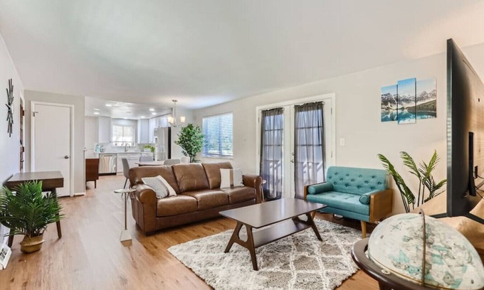 Highlands House | NEW Mid-Century Golf Retreat! 2 Kings I Mtn View