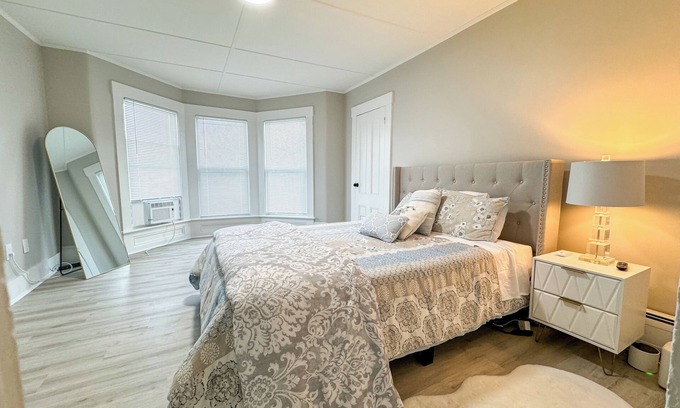 Concord Apartment | NEW - Mins to Manchester/Nashua - Walk to downtown - In-Unit Washer/Dryer