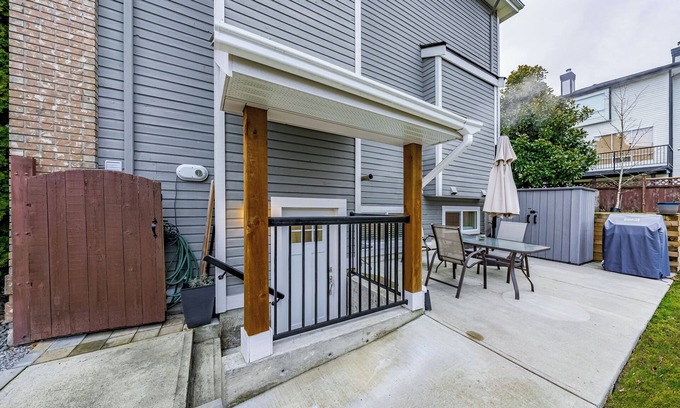 Westwood Plateau House | New & modern 1 bedroom suite nearby skytrain & parks!
