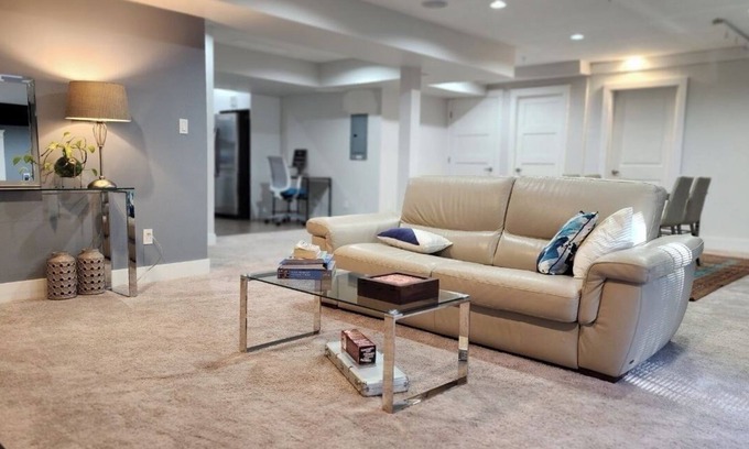 Maple Ridge House | New modern 1bedroom/2 beds guest suite
