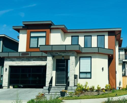 Surrey Apartment | New & Modern 2 bedroom suite