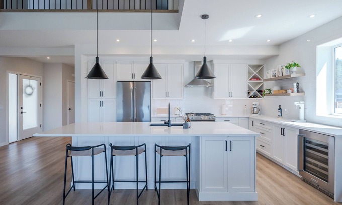 Okanagan-Similkameen House | New Modern 3 Bedroom Home with Mountain and Lake Views.