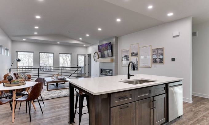 Jefferson House | New Modern 4 Bedroom Home, Perfect for Families