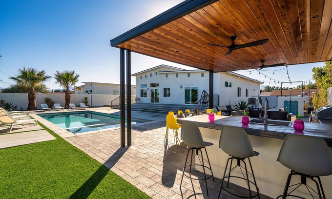 Desert Hot Springs House | New! Modern 4B/3B | Hot Tub, Pool | 2 King suites | EV charger