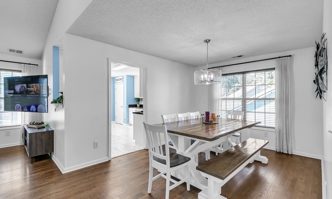 Cartersville House | NEW! Modern 6BR Haven w/Playroom, Gym & Deck!