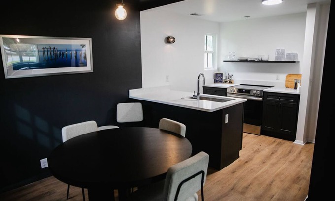 The Old Commons Apartment | New! Modern apartment in Historic District