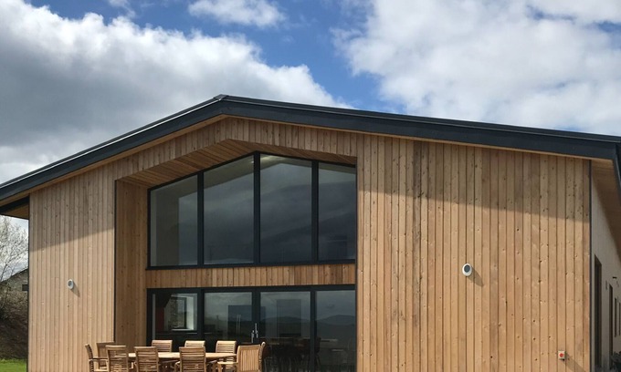 Dunsford House | New Modern Barn surrounded by Devon countryside