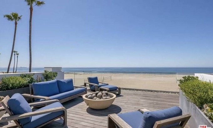 Playa Del Rey House | New modern beach front home with gorgeous rooftop deck!