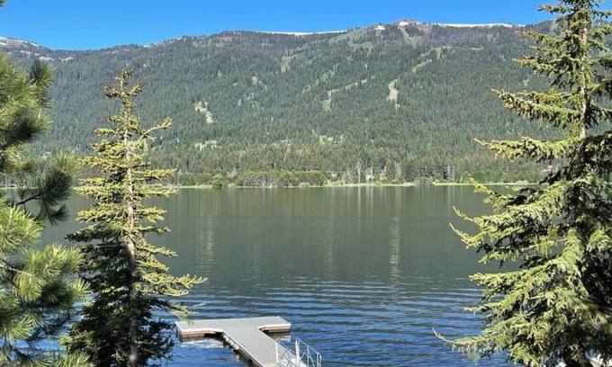 Tamarack Resort House | New! Modern Cabin w/fireplace/hot tub/sleeps 12