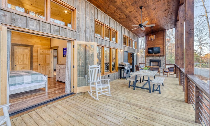 Blue Ridge Cabin | *New* Modern Cabin w/Serene Forest Views/Hot Tub/Spacious Decks