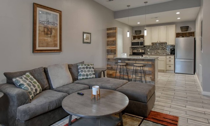 Maryville Apartment | New, modern & chic, upscale apartment