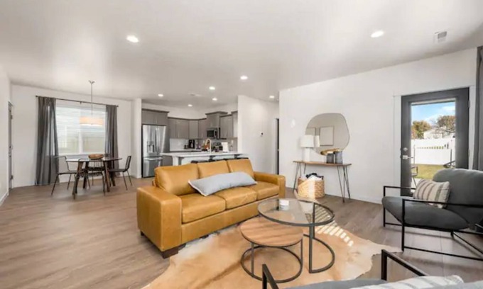 Meridian House | New Modern Cozy Home in Meridian
