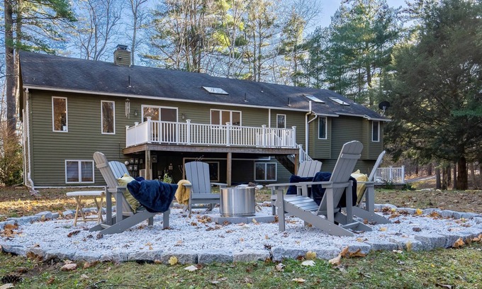 Housatonic House | New Modern Escape Ski House w/HOT TUB in Great Barrington