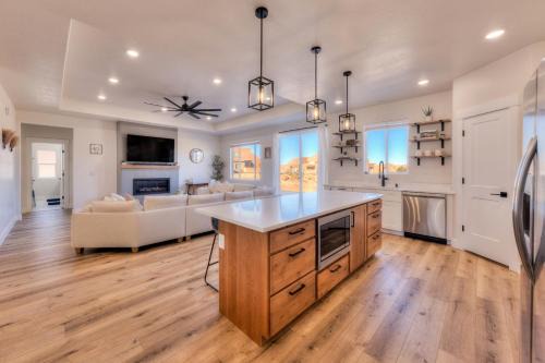 Moab South Valley House | New & Modern Escape
