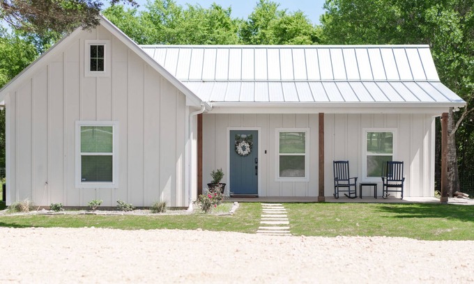 Washington House | "NEW" Modern Farmhouse in the middle of it ALL!