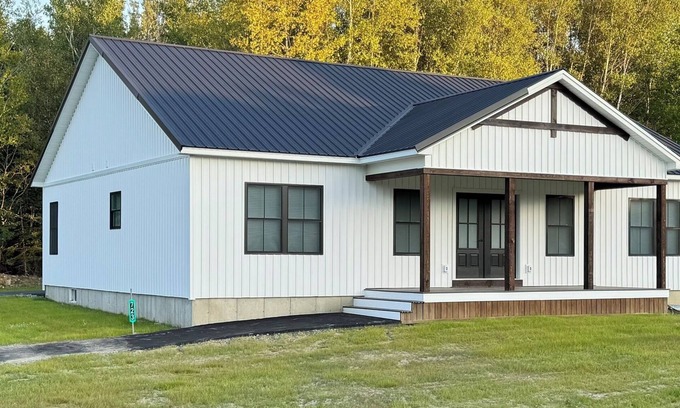 Bangor House | New Modern | Firepit | $BR/3 Baths