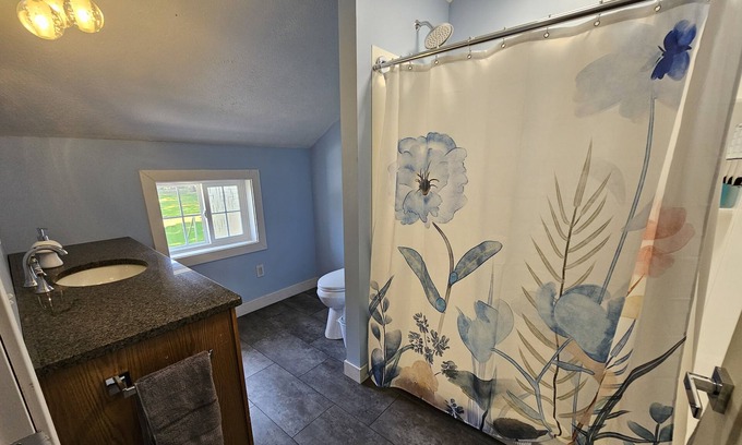Shelbyville Apartment | New modern garage apartment above Farmhouse - Close to Casino and Gun Lake