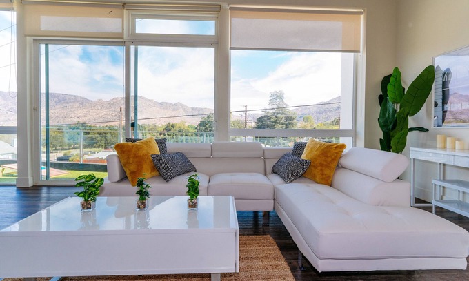 Simi Valley House | New Modern Home w/Patio Deck View - Close To Beach