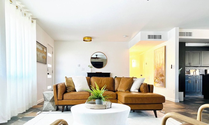 Mesa House | NEW! Modern Lux, Heated Pool @no extra charge, Hot tub, BBQ, Cinema room & more!