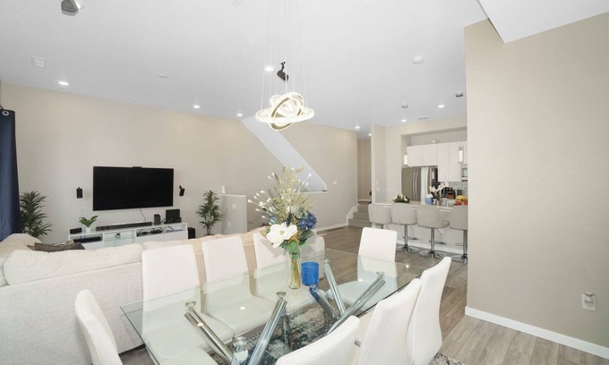 Twin Lakes House | New Modern Luxury Townhome