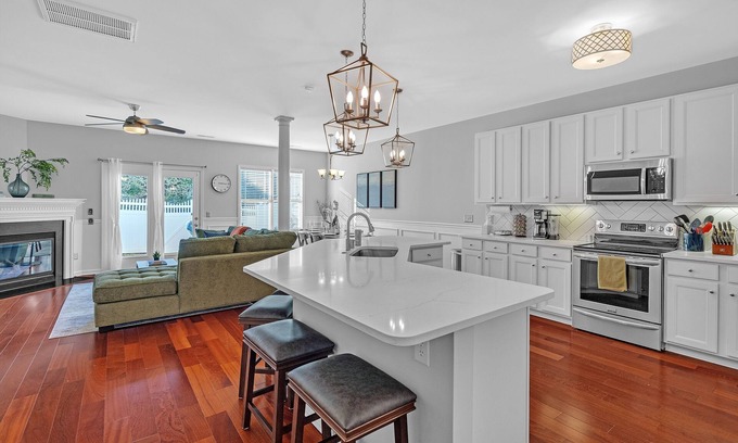 Southwest Raleigh House | NEW! Modern Raleigh Townhome in Prime Location