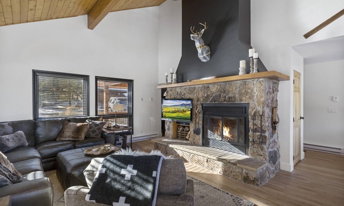 Blue River House | New Modern Renovation - Hot Tub, Huge Deck, Mountain Views, Fast Wifi & More!